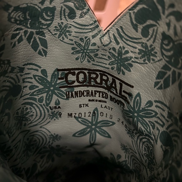 Women’s Corral Black with Bronze Cowboy Boots - Picture 8 of 8